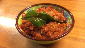 Sambal Badjak en bowl griego