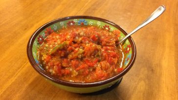 Sambal Cocido de Indonesia en bowl griego