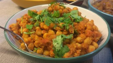 Curry de garbanzos con leche de coco